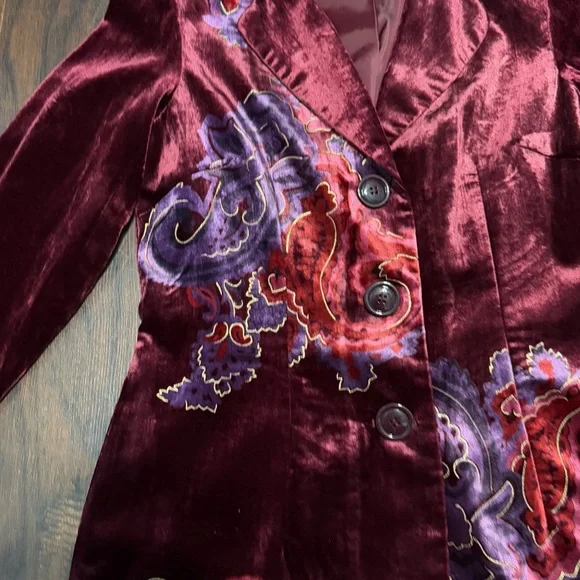 Coldwater Creek Long Velvet Jacket in Deep Red & Paisley Graphic Prints 8 EUC - Picture 12 of 17
